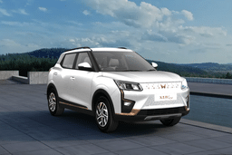 Mahindra Xuv400 Color Everest White